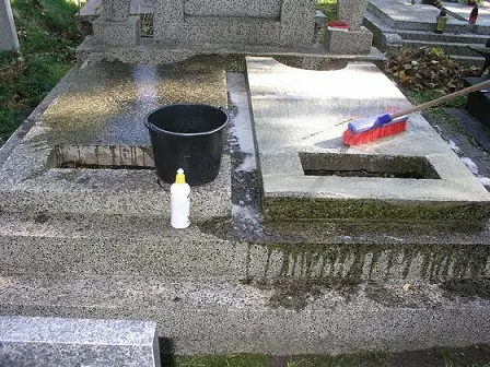 Mycie grobu