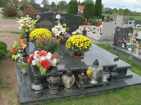 Opieka nad grobami - kwiaty