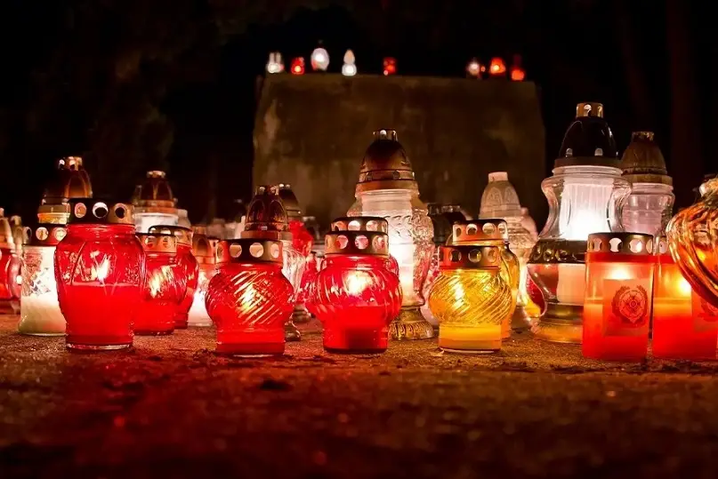 Znicze na Wszystkich Świętych